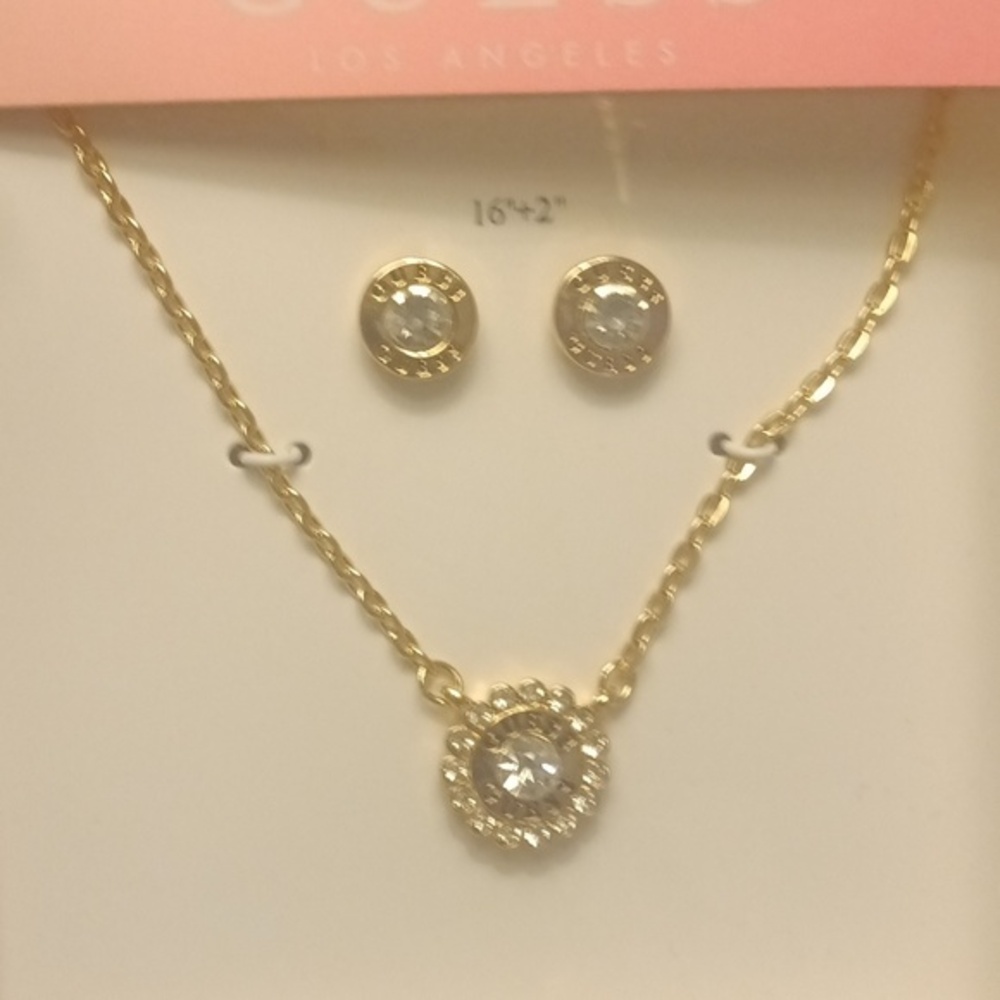 Guess~ Earring & Necklace Set NWT in box NWT